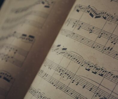 „Skrzypek na dachu” – czy uniwersalna historia starca jest wciąż aktualna?